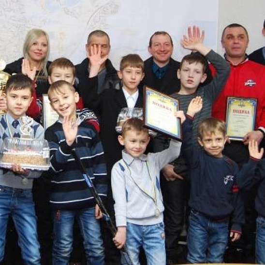Славянские воспитанники ХК "Донбасс" получили благодарности от горсовета